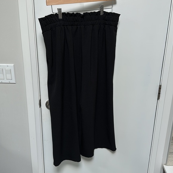 Black flowy pants - Picture 2 of 2